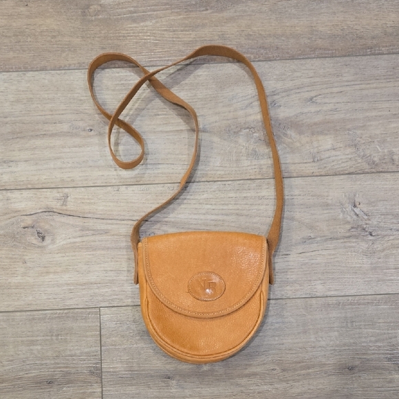 Northern Reflections Handbags - Vintage/Retro 90's Tan Leather Crossbody Northern Reflections Bag